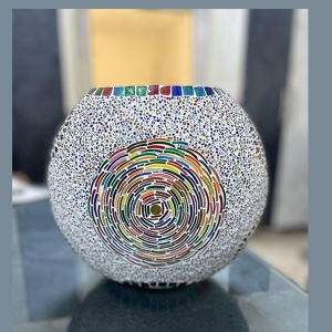 Lampe de table en verre mosaïque Blue Churi h. 23 cm.