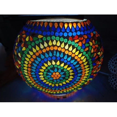 Lampe de table en verre mosaïque Color Universe h. 32 cm.