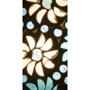 Applique in vetro mosaicata fiori azzurri e bianchi lavorato a mano